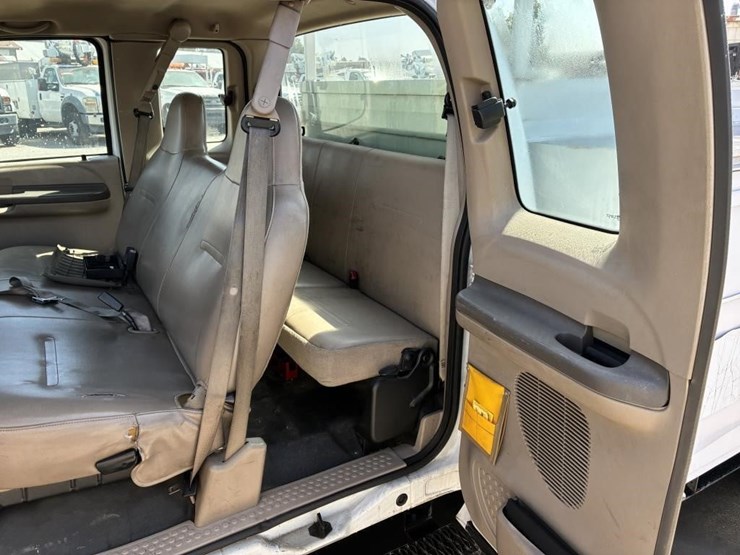 2004-ford-f350-image-14