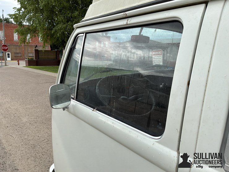 1973-volkswagen-kombi-campmobile-3-door-camper-bus-image-18