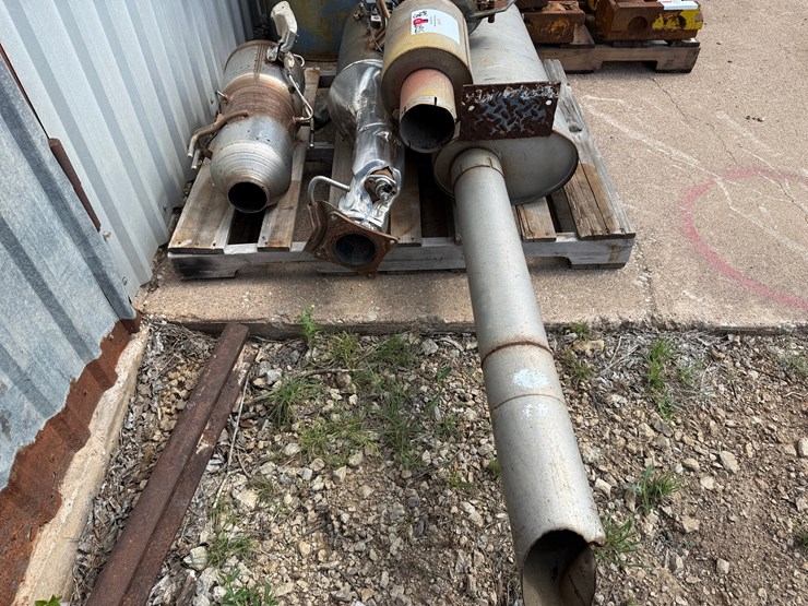 pallet-w/-(5)-exhaust-mufflers-image-2