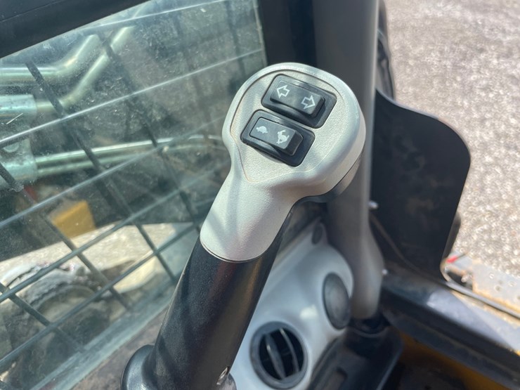 2018-new-holland-c232-image-26