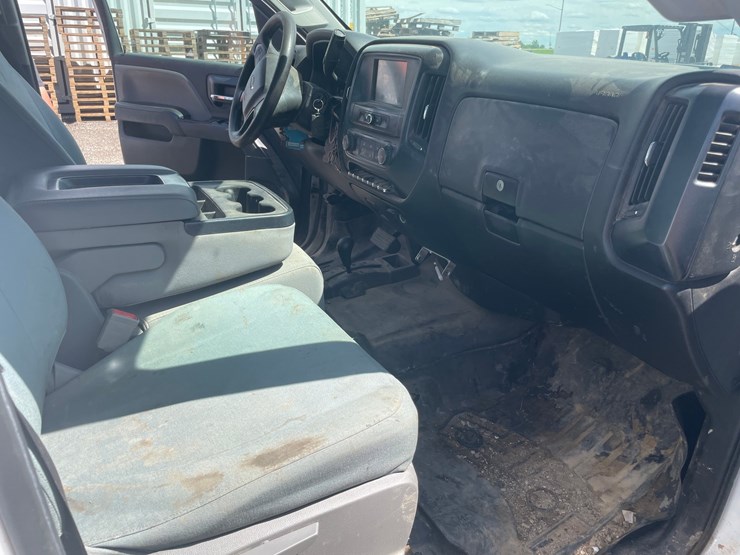 2017-chevrolet-3500hd-image-25