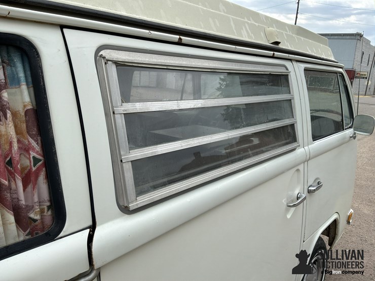 1973-volkswagen-kombi-campmobile-3-door-camper-bus-image-13