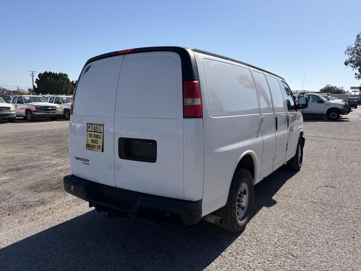 2014-chevrolet-express-3500-image-3