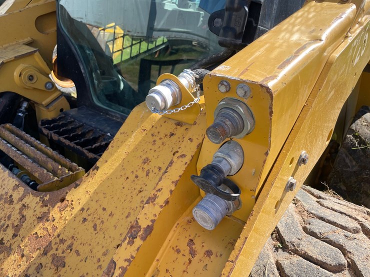 2020-caterpillar-246d3-image-14