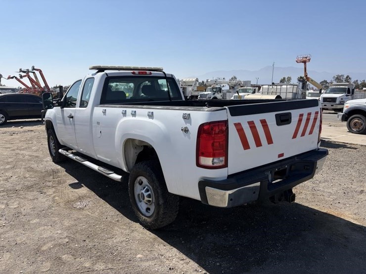 2012-gmc-sierra-2500-image-4