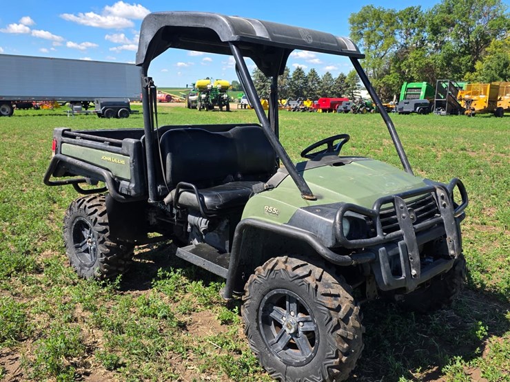 john-deere-gator-image-1