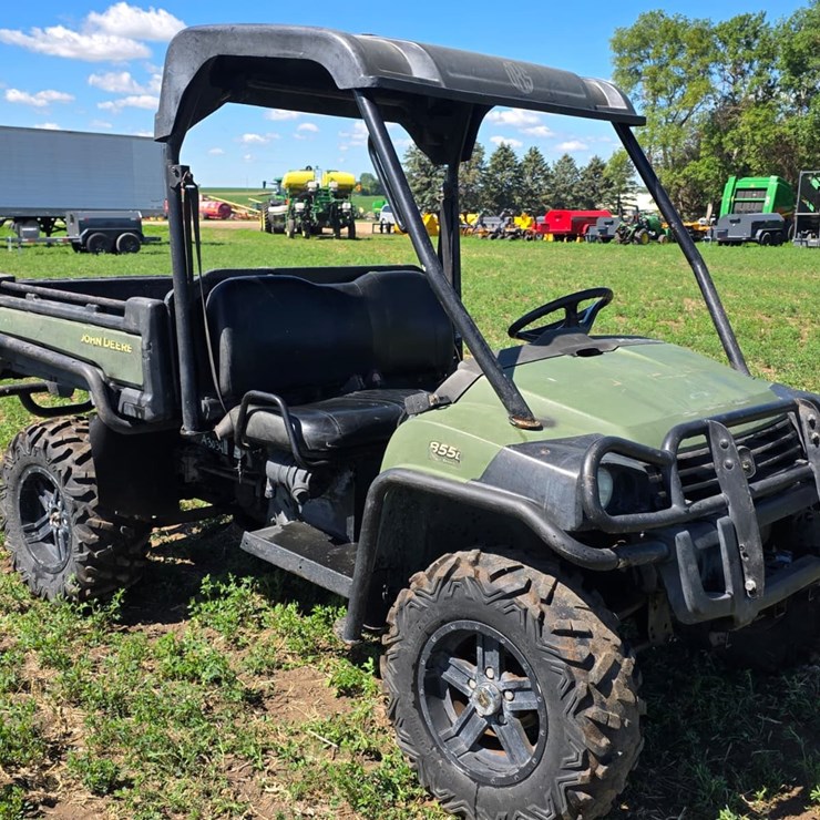 JOHN DEERE GATOR