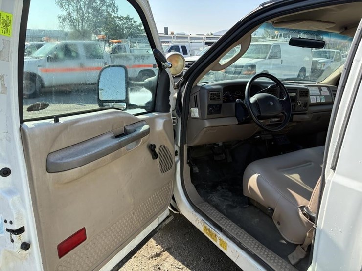 2004-ford-f350-image-15