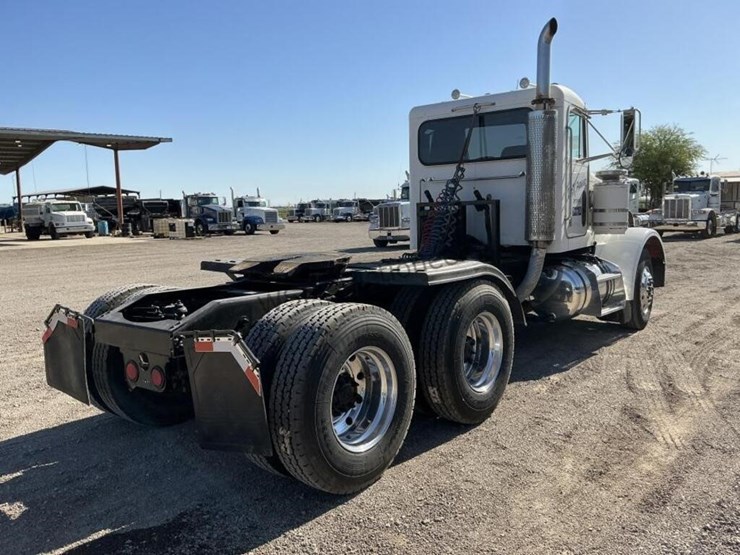2000-peterbilt-357-image-4