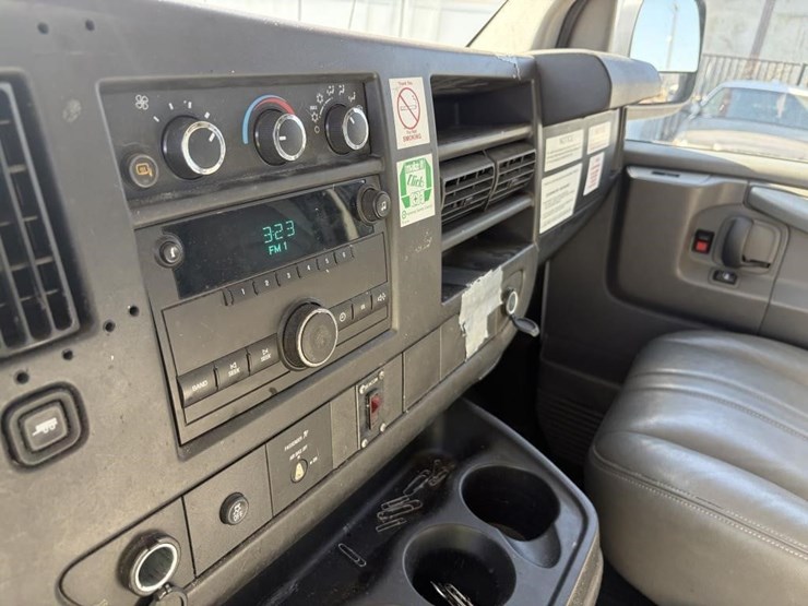 2014-chevrolet-express-3500-image-19