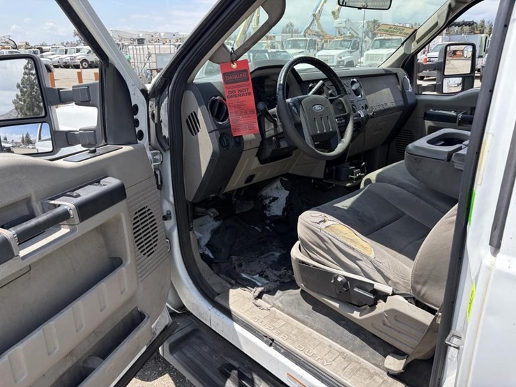 2008-ford-f550-image-24