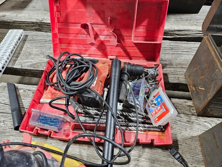 #135-•-shop-vac-and-power-tools-image-3