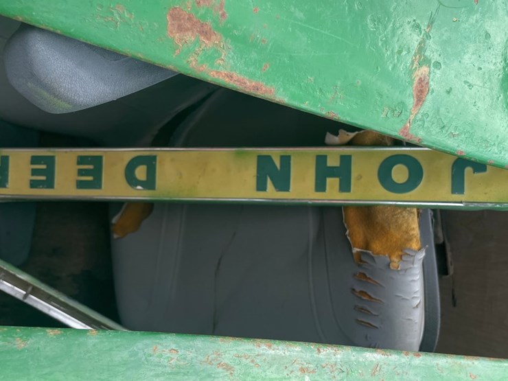 john-deere-3010-image-8