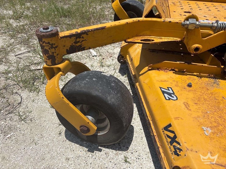 2015-hustler-super-z-72in-zero-turn-mower-image-35