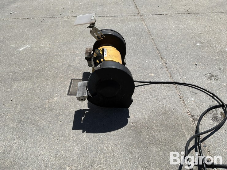 2011-dewalt-8”-bench-grinder-image-8