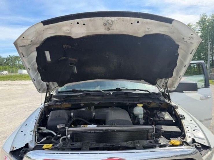 2017-ram-1500-slt-image-20