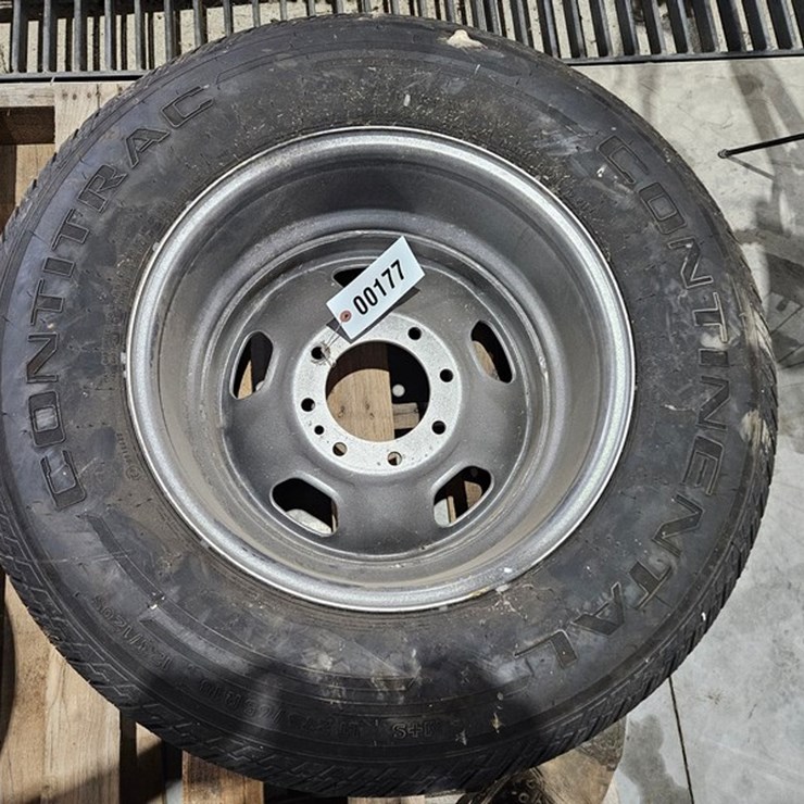 #177 • LT275/65R18 Tire With 8 Bolt Rim