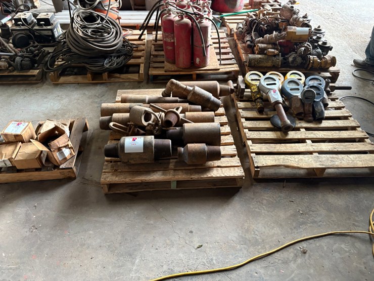 (3-pallets-of-assorted-x-over-subs,-valve-seats,-&-pressure-gauges-image-1