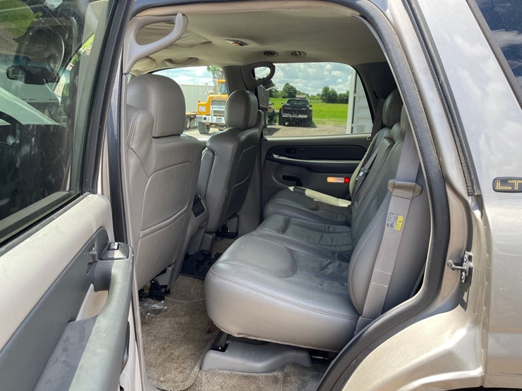 2003-chevrolet-tahoe-image-37