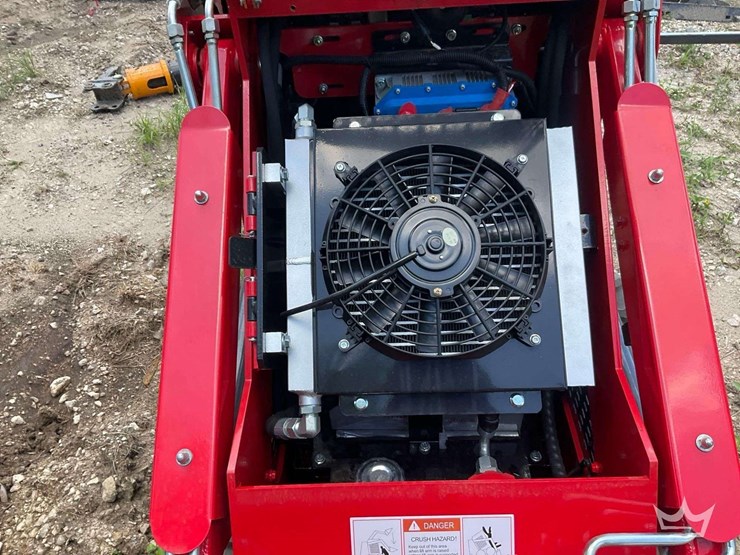 2025-e-t360d-electric-mini-stand-on-track-loader-skid-steer-image-7