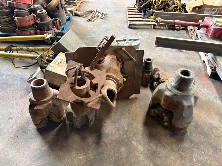 (7)-assorted-tricone-drill-bits-w/-bit-breaker-image-3