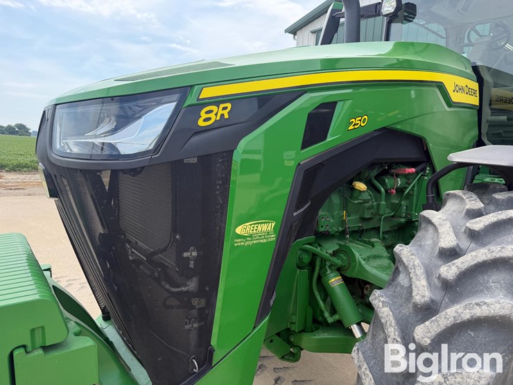 2020-john-deere-8r-250-image-13