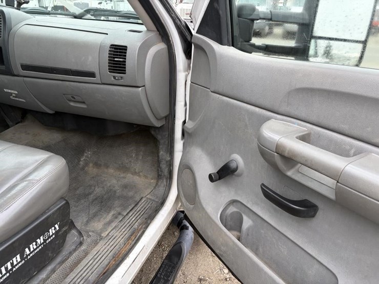 2009-chevrolet-silverado-3500-image-11