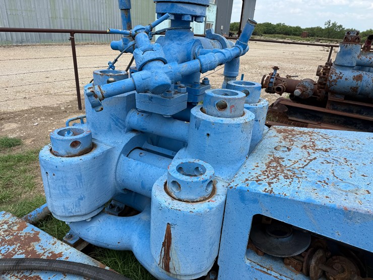 caterpillar-d379-image-11