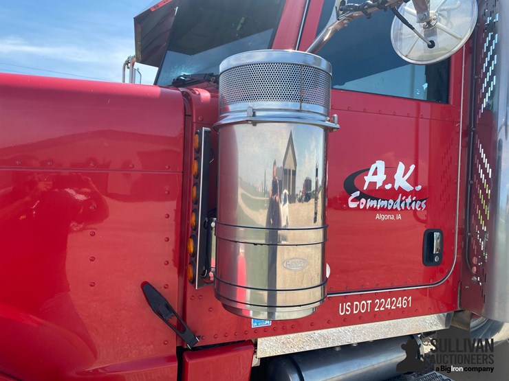 2014-peterbilt-388-image-12
