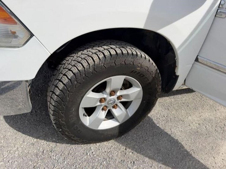 2017-ram-1500-slt-image-35