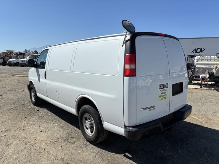 2014-chevrolet-express-3500-image-4