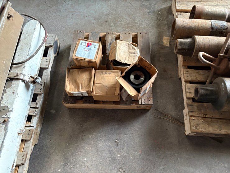 (3-pallets-of-assorted-x-over-subs,-valve-seats,-&-pressure-gauges-image-4