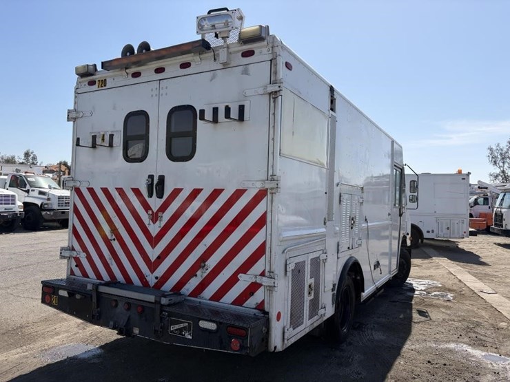2008-workhorse-w62-image-3