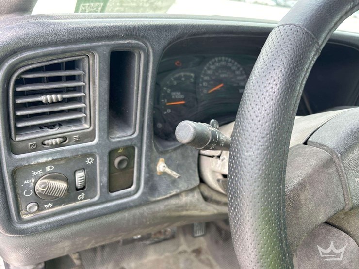 2004-chevrolet-silverado-3500-image-12