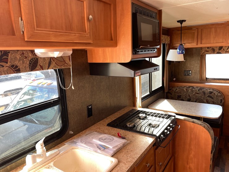 #2859-•-2016-shasta-oasis-tandem-axle-camper-(has-wi-title)-image-27