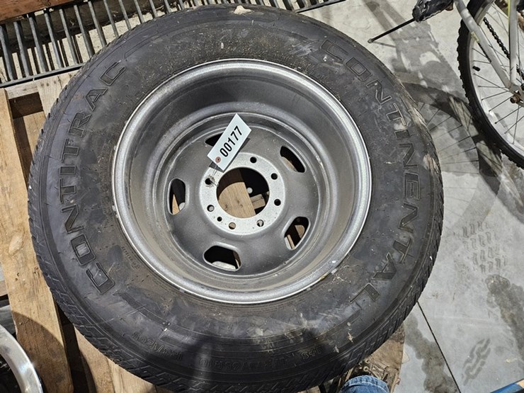 #177-•-lt275/65r18-tire-with-8-bolt-rim-image-5