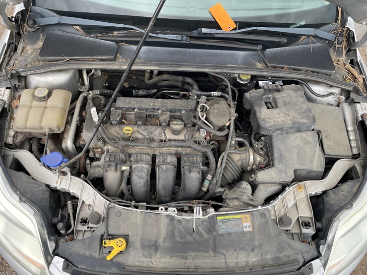 #2797-•-2012-ford-focus-se-sedan-image-38