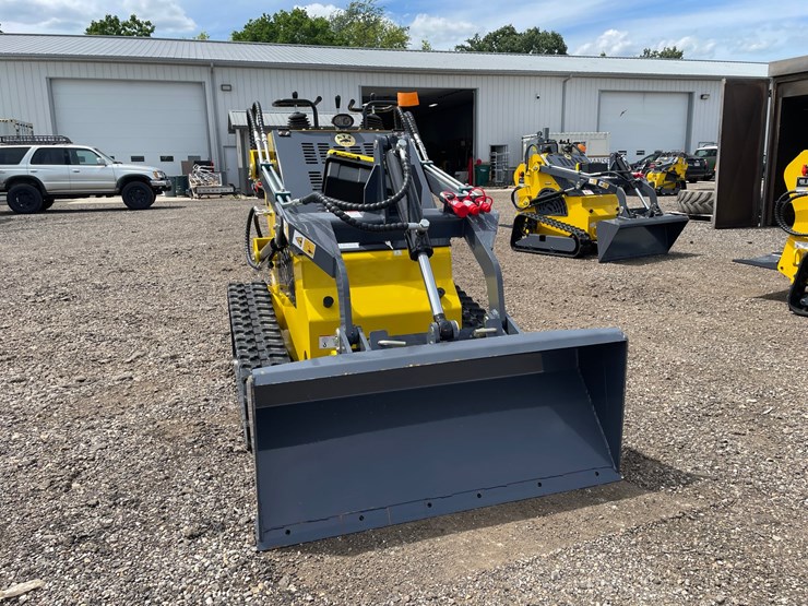 #2824-•-2026-landhero-mini-skid-steer-loader-image-2