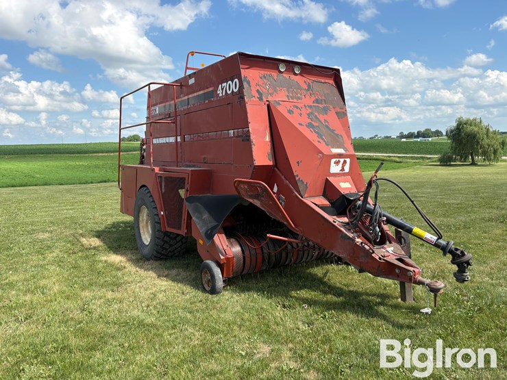 hesston-4700-image-3