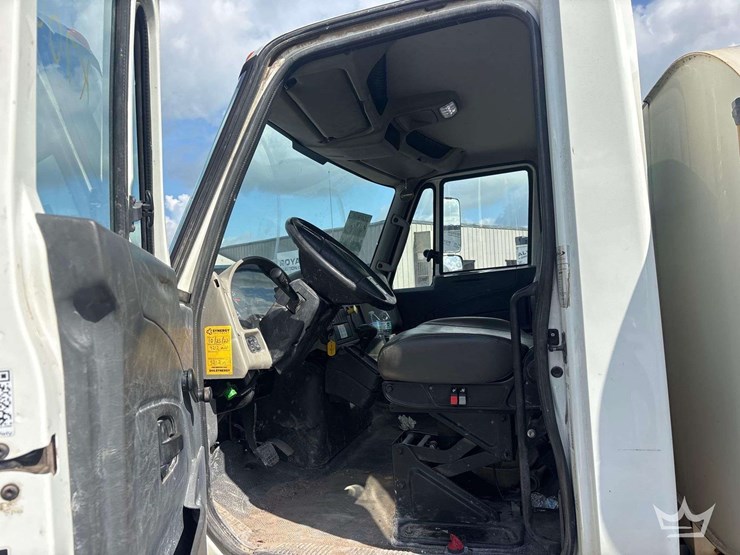 2018-international-durastar-4300-image-15
