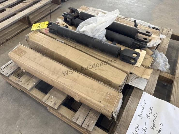 versa-spreader-trailer-rear-door-hydraulic-image-4