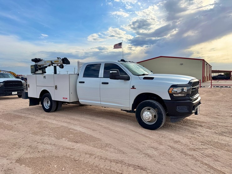 2024-dodge-3500-image-2