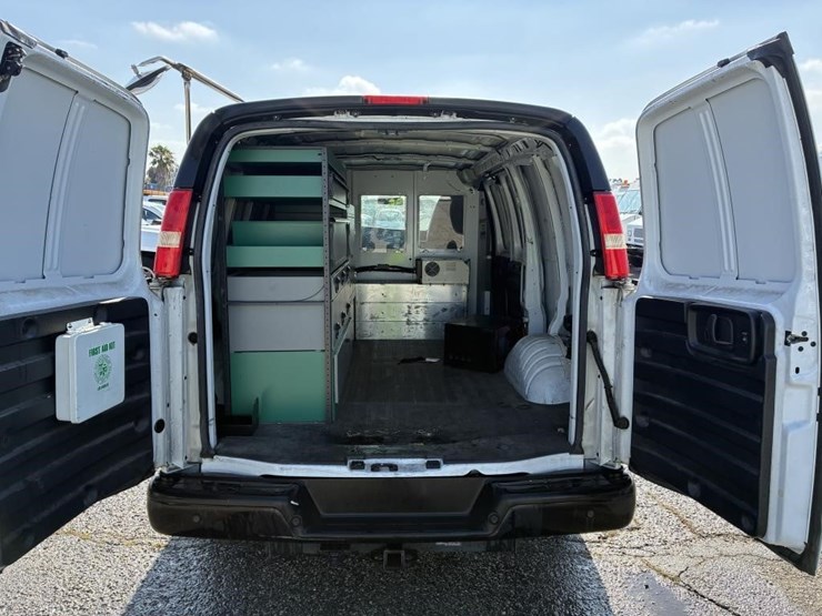 2014-chevrolet-express-2500-image-12