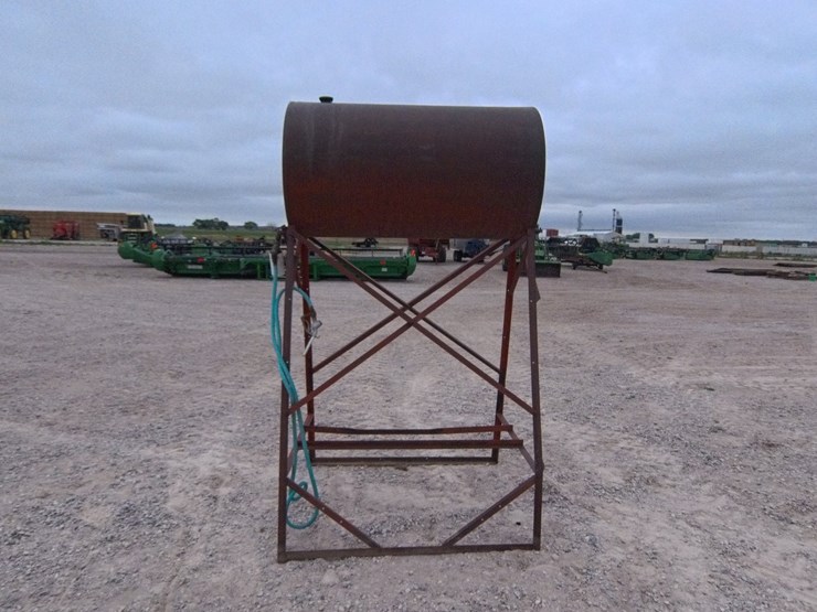 #2029-•-250-gallon-gravity-flow-fuel-tank-on-stand-image-4