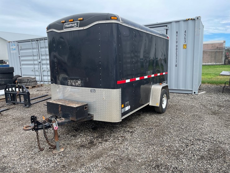 #2865-•-2004-haulmark-enclosed-trailer-image-1