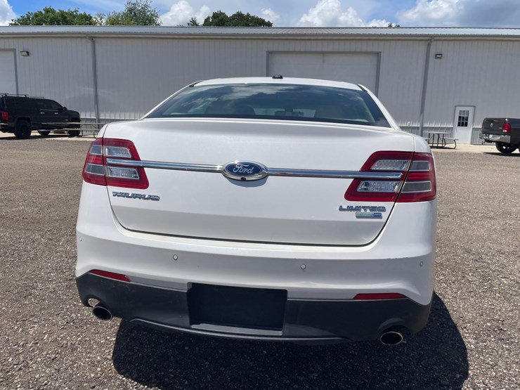 #2793-•-2013-ford-taurus-limited-sedan-(has-wi-title)-image-6