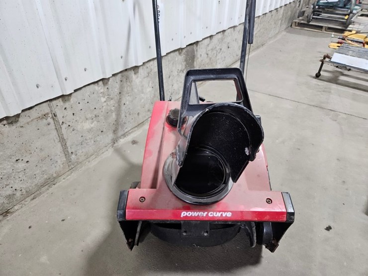 #155-•-toro-ccr1000-snow-thrower-image-6