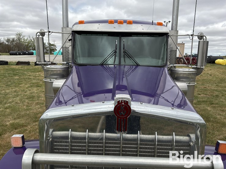 2019-kenworth-w900-image-16