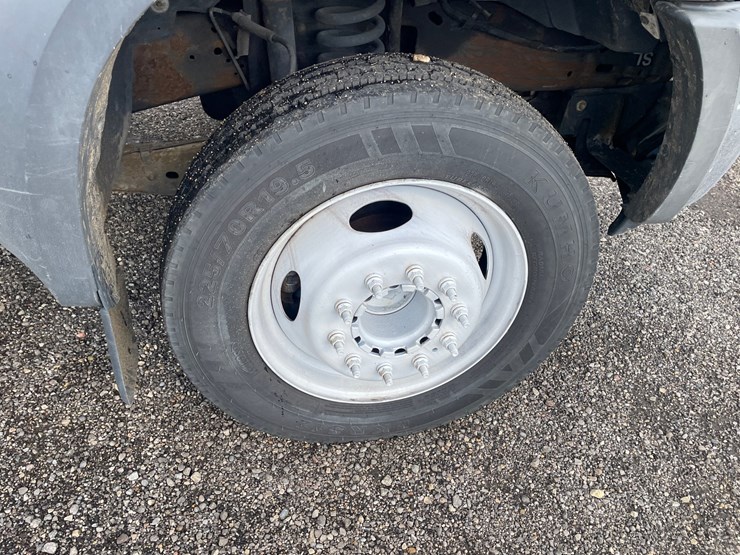 2005-ford-f550-xl-image-26