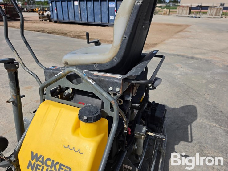 wacker-neuson-crt36-ride-on-trowel-image-11